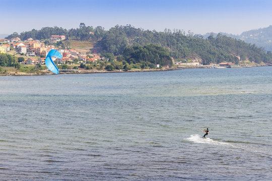 Kite surfing in Campelo