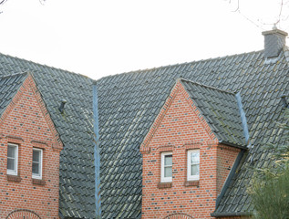 Große Giebel mit Fenstern