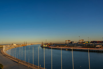 Obraz premium In port.. Valencia — city in Spain, capital of the Autonomous community Valencia province. November 2007