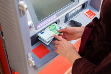  Cash out money at an ATM