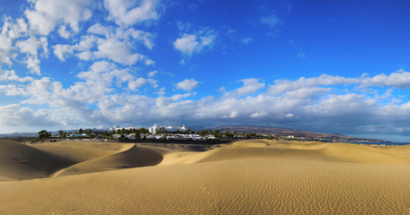 Die Dünen von Maspalomas - Gran Canaria - Landeinwärts fotografiert - obrazy, fototapety, plakaty