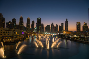 Fototapeta na wymiar musical fountain in Dubai