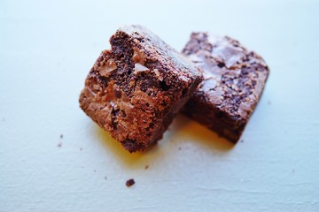 Brownie squares with a crackled top