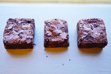 Brownie squares with a crackled top