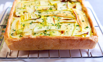 Vegetarian tart with cheese and spinach