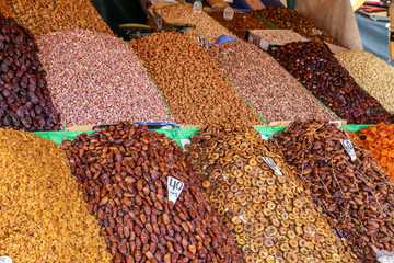 étal de fruits secs au souk