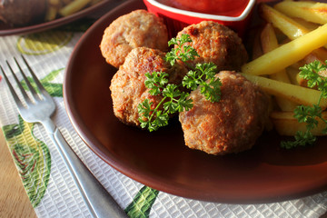 Meat balls with potato fries