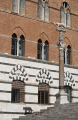 Obraz premium She wolf statue, Siena Cathedral, Italy