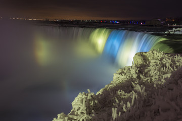 Night photography of Niagara Falls in winter 