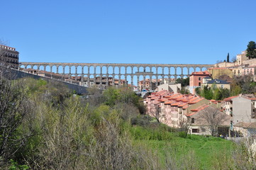 Fototapeta na wymiar Segovia y acueducto