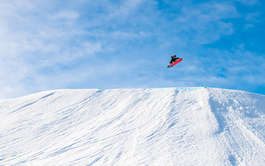 People are skiing or snowboarding 