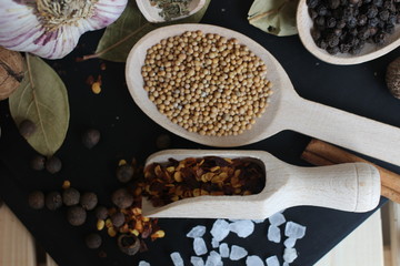 spices and herbs, spice, herb, pepper, garlic, mustard, clove, allspice, nutmeg, anise, anise star seed, chili, dried chilis, bay leaf, cinnamon, 