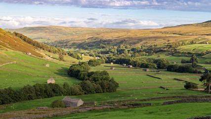 Fototapeta na wymiar Yorkshire Dales landscape, between Skeugh Head and Thwaite, North Yorkshire, UK