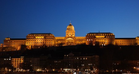 Obraz premium Night scene of Buda Castle in Budapest