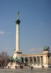 Fototapeta na wymiar Heroes` Square with Millenium Monument and 21 other statues, UNESCO monument of Budapest
