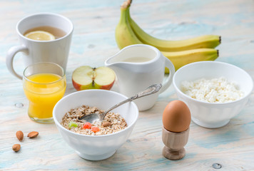 nutritious brunch with cottage cheese and oats