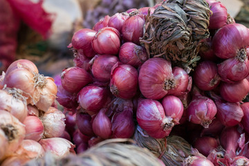 dry shallots in market for cooking
