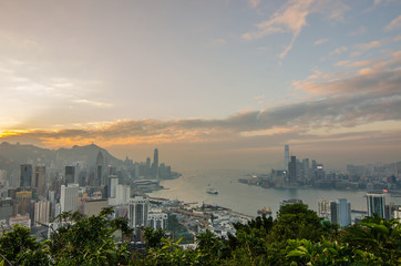 Fototapeta premium Hong kong sunset cityscape on the top of hill (Braemar hill)