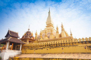 Fototapeta na wymiar Golden Wat Thap Luang in Vientiane, Laos