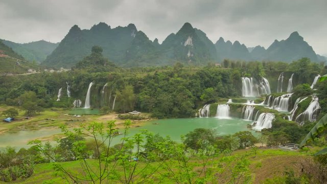 Detian (德天瀑布) or Ban Gioc waterfall on the border of Vietnam and China