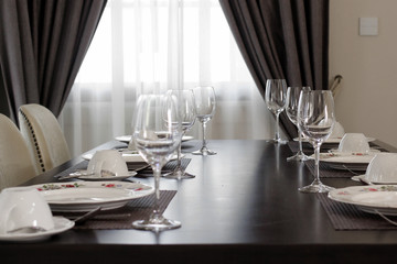 home dinner table place setting