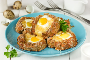 Baked eggs in minced meat nests