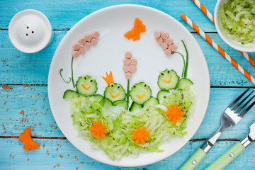 Food art idea for kids - cucumber cabbage salad shaped frogs