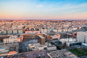 Panorama de Lyon au soleil couchant vu du haut 