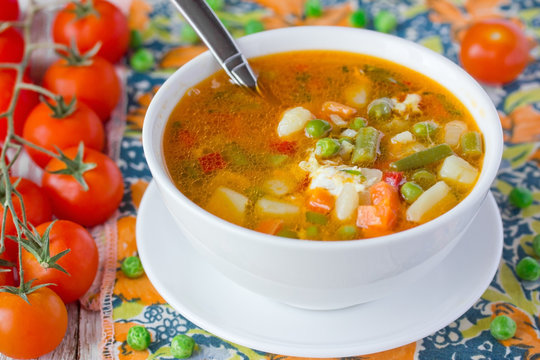 Vegetable soup with egg