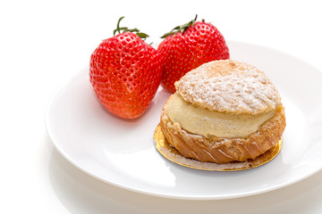 sweet eclaire with fresh strawberries