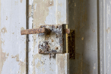 Alte Türe mit Rost