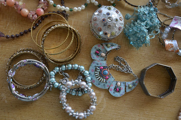 Etal de bijoux orientaux en vrac