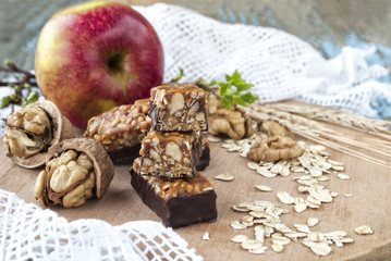 Confectionery from nuts and dried fruits