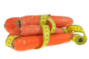 Carottes entourées d'un centimètre de couturière 