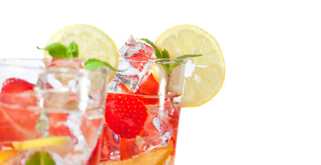 Refreshing strawberry lemonade with lemon and mint