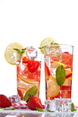Refreshing strawberry lemonade with lemon and mint