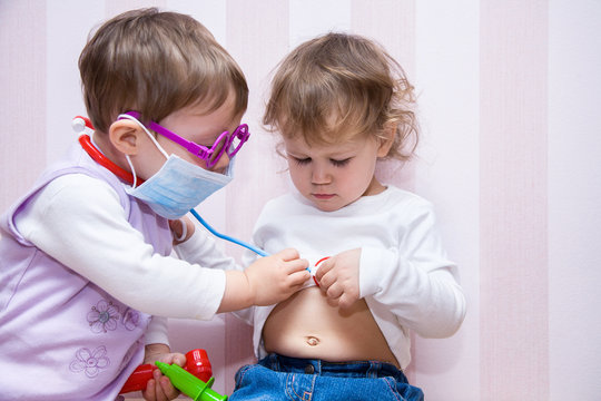 Little girls  plays at doctor