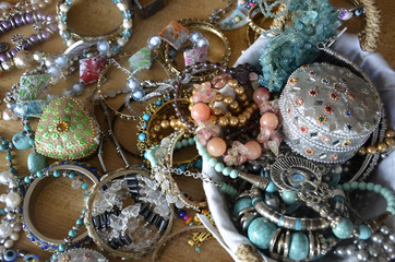 Etal de bijoux orientaux en vrac