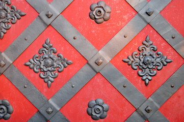 Monumental door with metal fittings