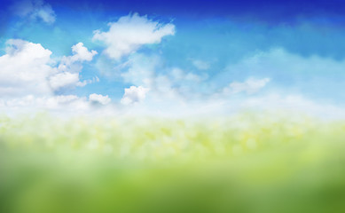 Fototapeta na wymiar Landschaft Himmel Wolken Wiese Gras - Frühling Sommer Ostern - Banner / Hintergrund weichgezeichnet abgesoftet - Background blurred Copy space text space - Freiraum für Text