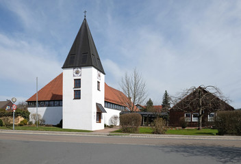Fototapeta na wymiar Martin-Luther-Kirche in Postbauer-Heng