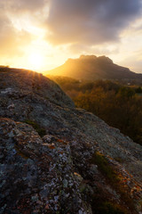 Fototapeta na wymiar Rocher de Roquebrune au coucher du soleil