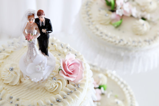 Wedding cake with roses