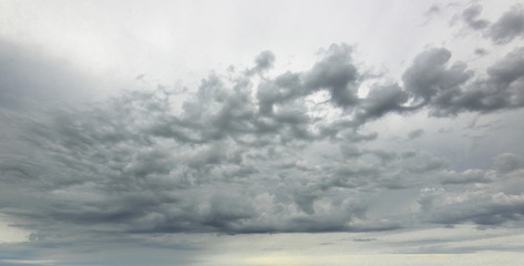 gray cirrus clouds