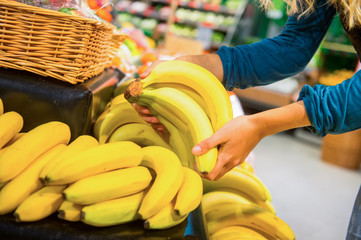 Bananen in einem Supermarkt