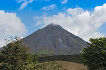 Fototapeta premium The active volcano Arenal in Costa Rica