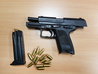 9mm parabellum pistol - obrazy, fototapety, plakaty