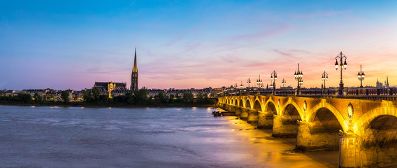 Old stony bridge in Bordeaux - obrazy, fototapety, plakaty