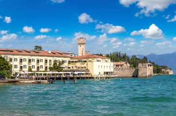 Obraz premium Sirmione on lake Garda