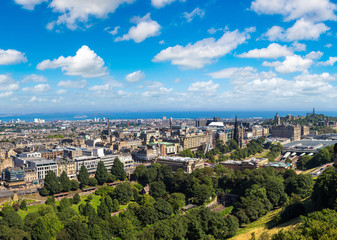 Fototapeta na wymiar Panoramic view of Edinburgh, Scotland